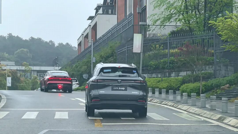 倒回HEV普混赛道，长安、吉利葫芦里卖的什么药？